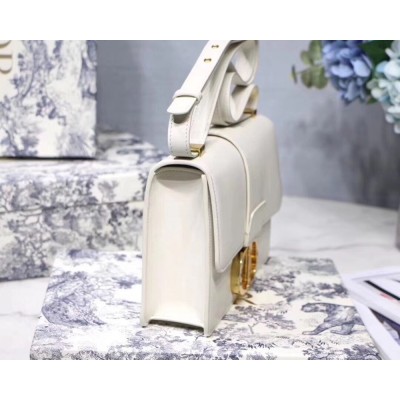 Dior 30 Montaigne Shoulder Bag In White Calfskin CDBS2042