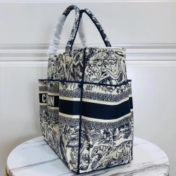 Dior Catherine Tote Bag In Blue Toile de Jouy Embroidery CDBS2164