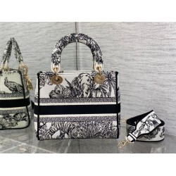 Dior Lady D-Lite Medium Bag In White Toile de Jouy Voyage Embroidery CDBS2337