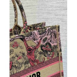 Dior Large Dioriviera Book Tote in Raffia With Pink Toile de Jouy Sauvage Embroidery CDBS2381