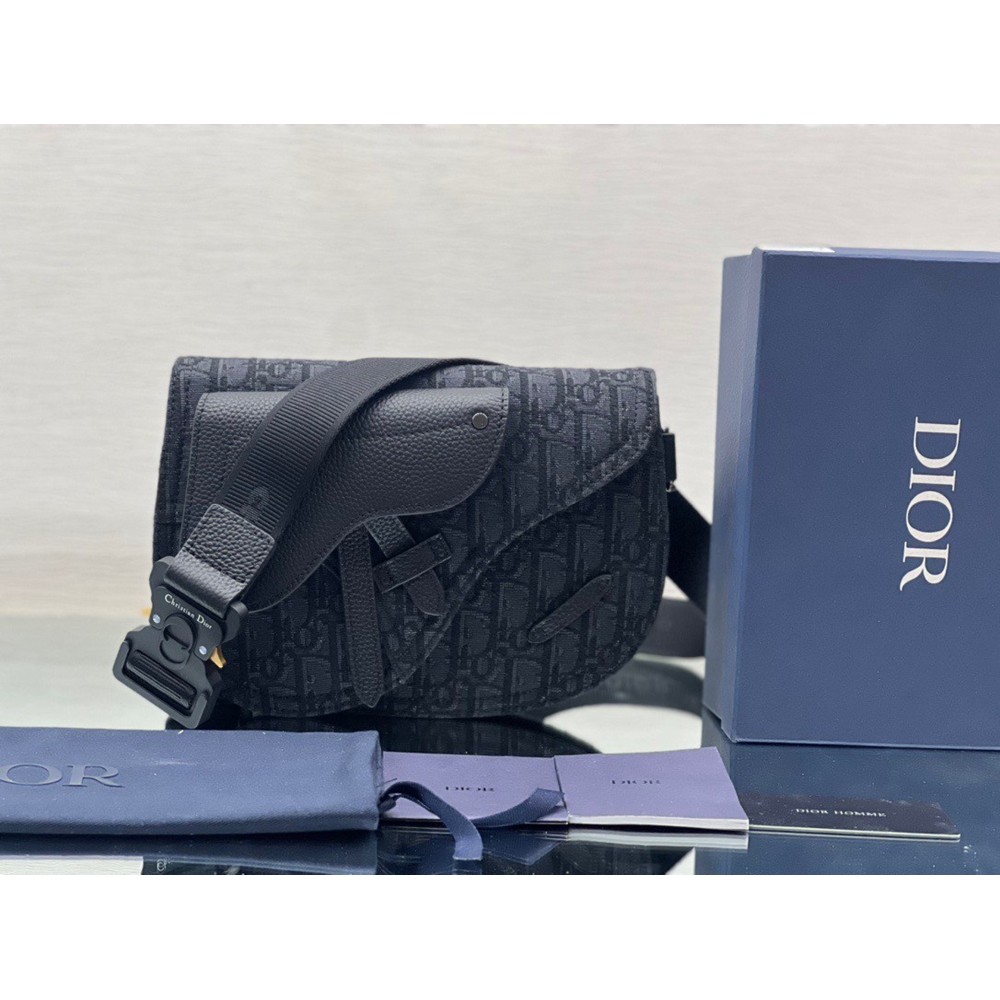 Dior Men's Saddle Pouch in Black Dior Oblique Jacquard CDBS2589